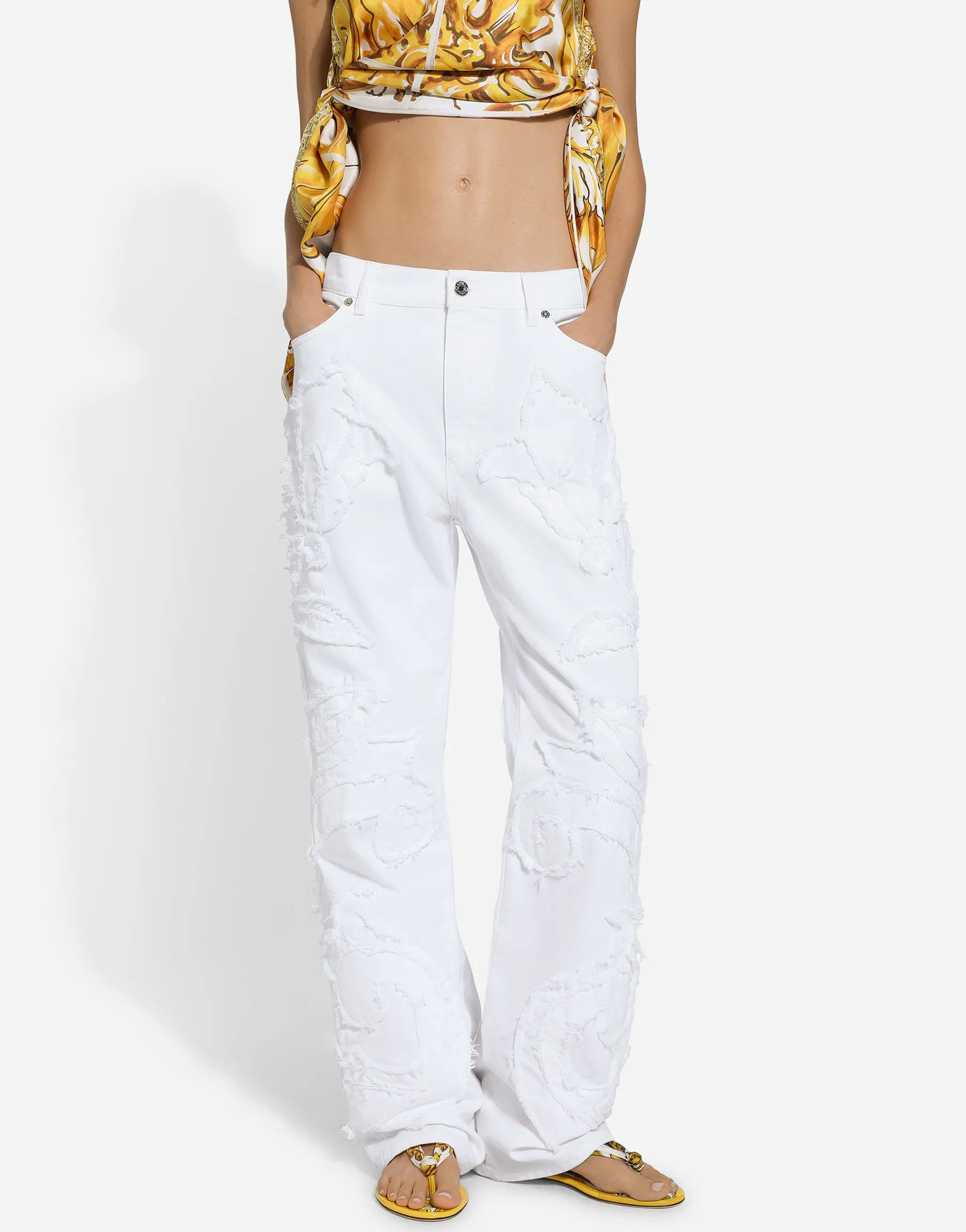 Boyfriend jeans with embroidery