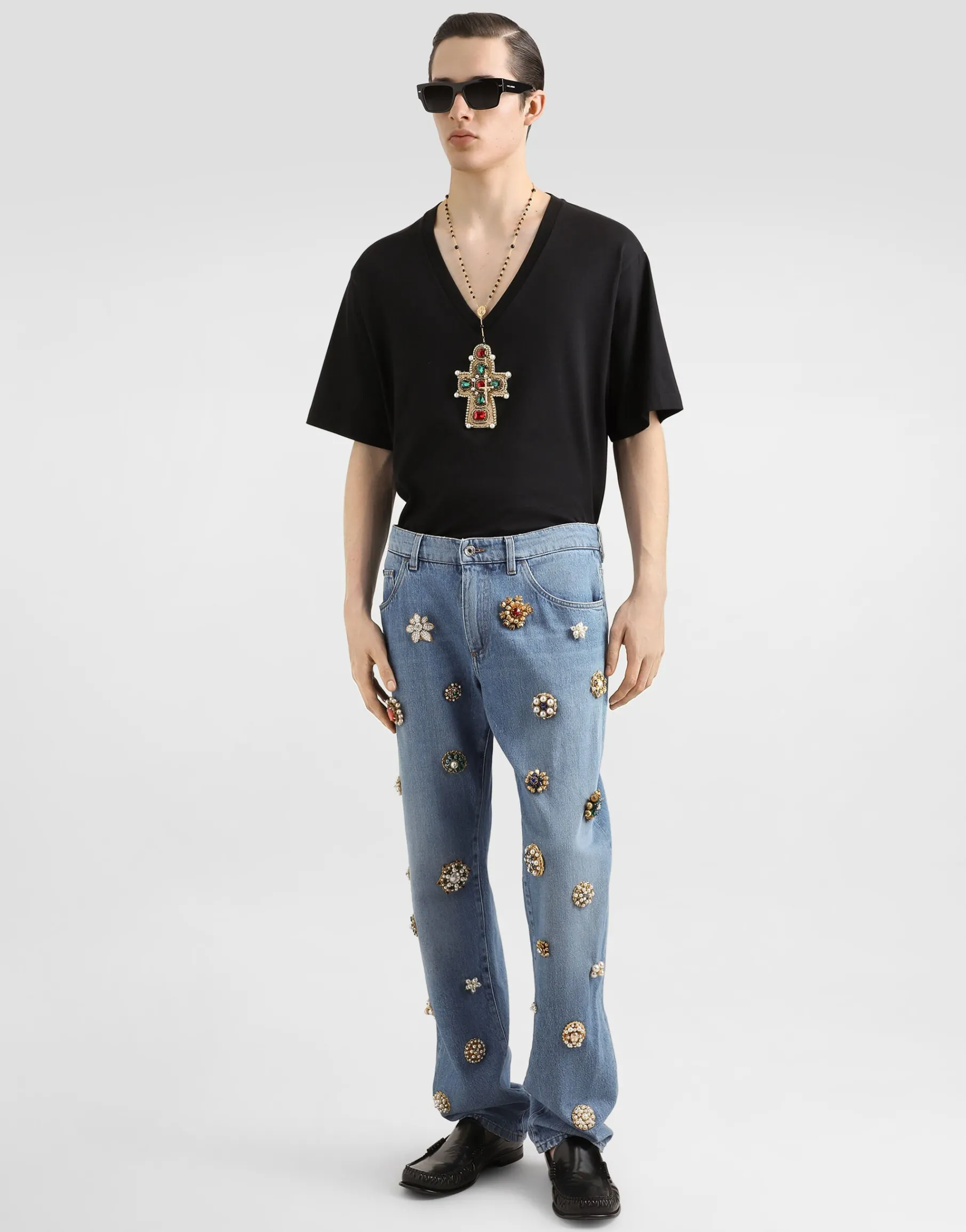 Classic cotton jeans with tag and bejeweled details