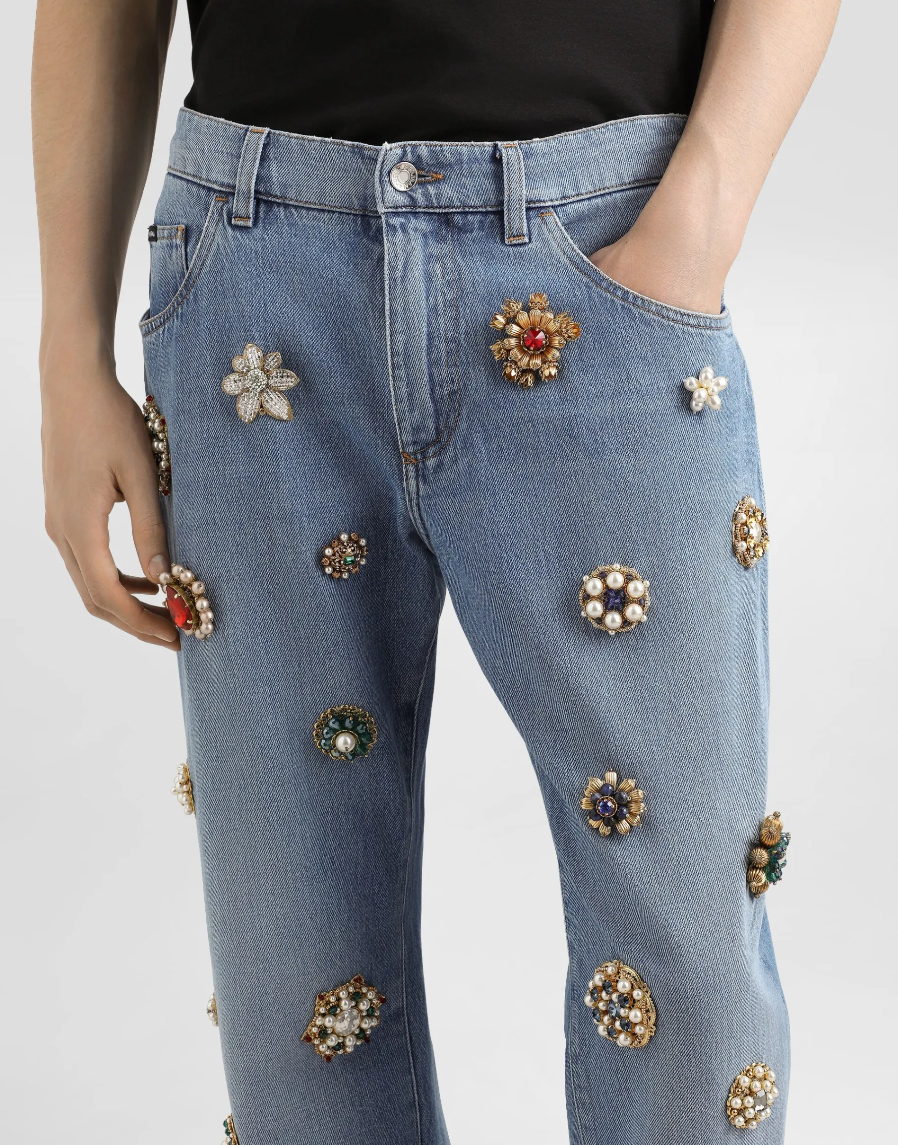 Classic cotton jeans with tag and bejeweled details
