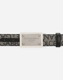 Coated jacquard belt with logo tag