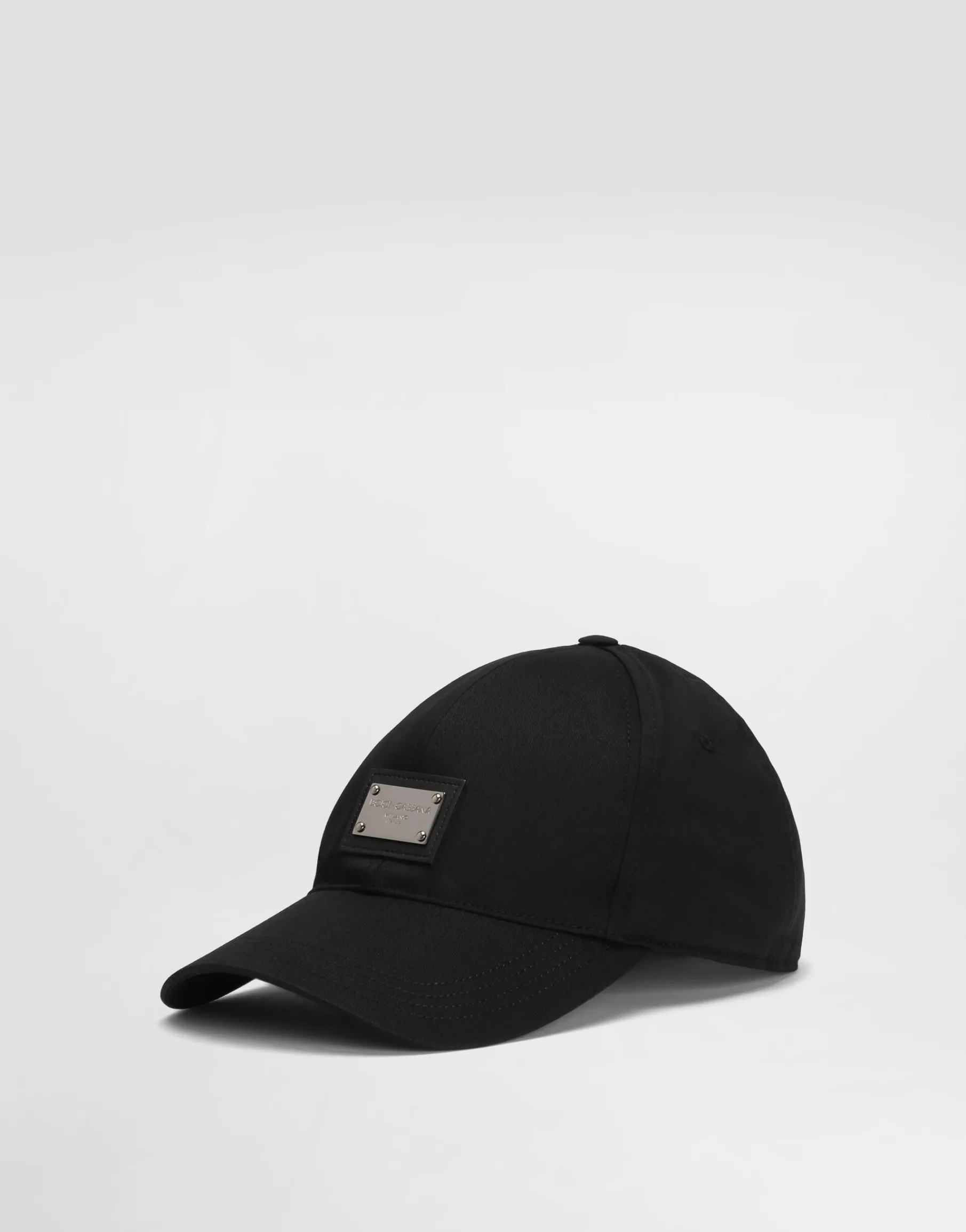 Cotton baseball cap with branded tag