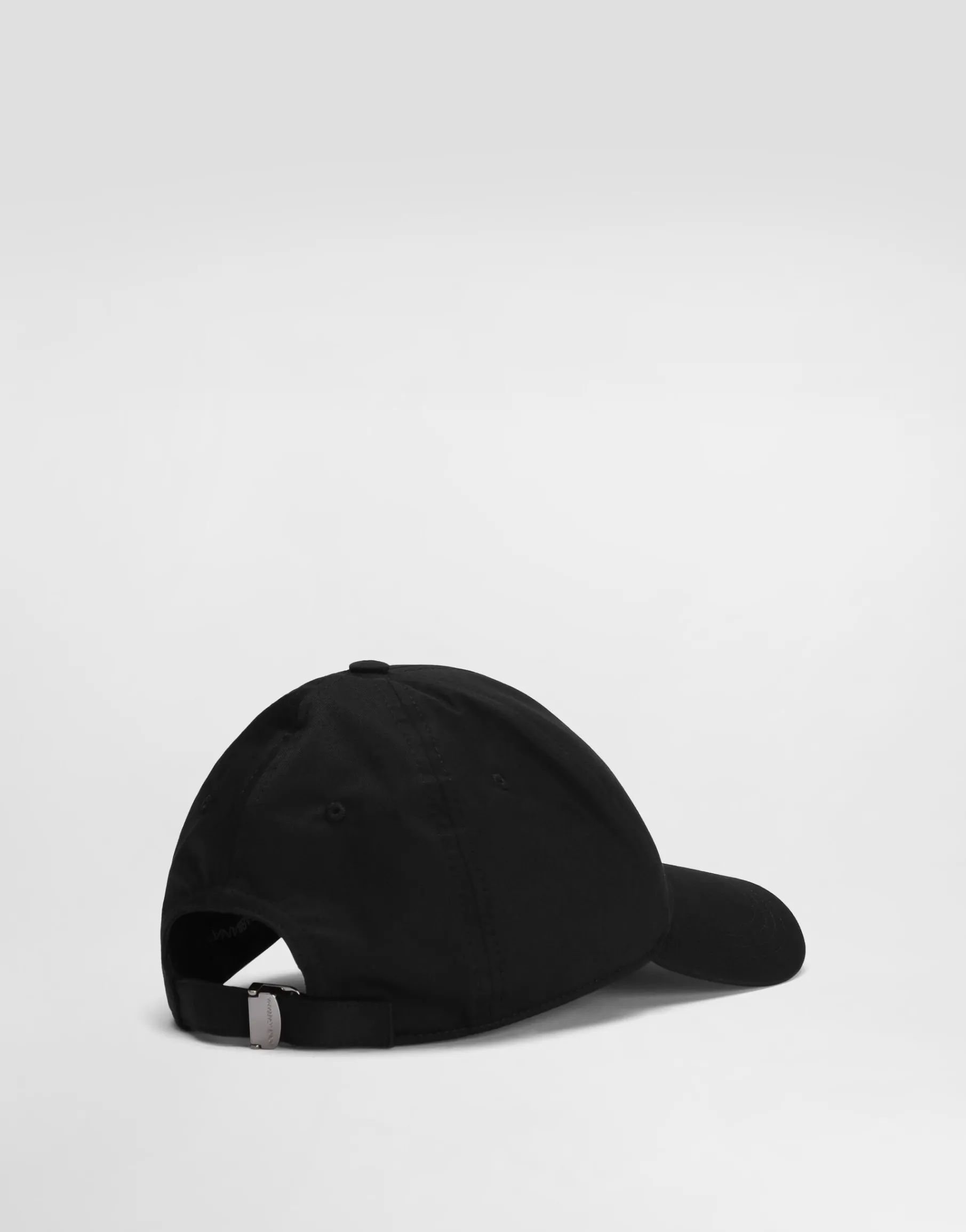 Cotton baseball cap with branded tag