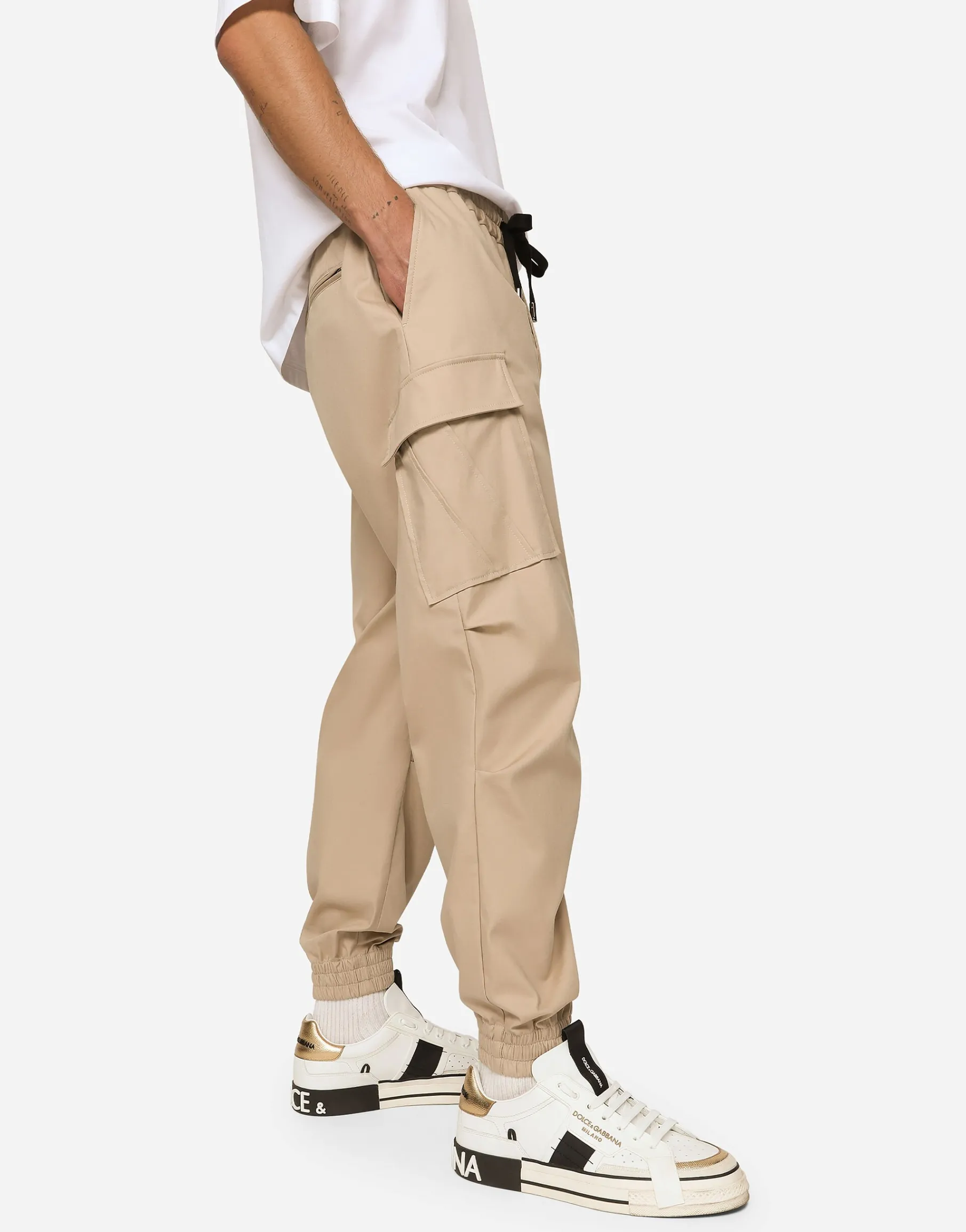 Cotton cargo pants with branded tag