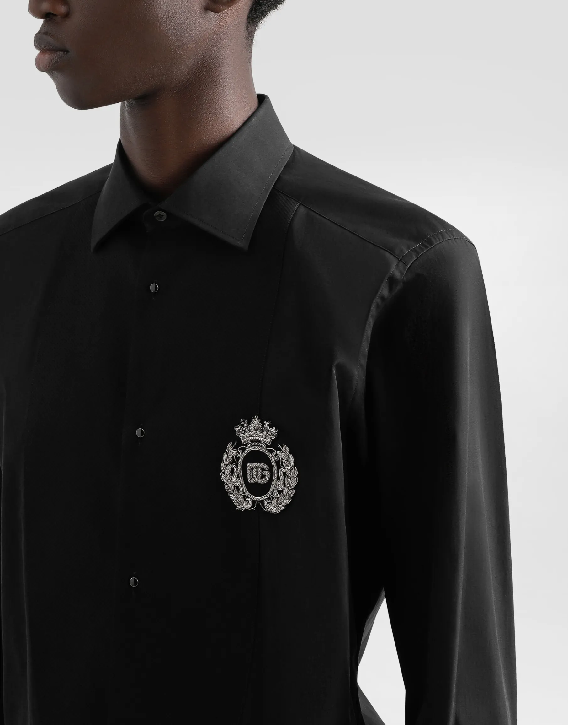 Cotton tuxedo shirt with heraldic patch