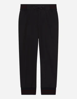 Drill jogging pants with branded tag
