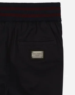 Drill jogging pants with branded tag