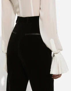 Georgette shirt with pleated cuffs and collar details