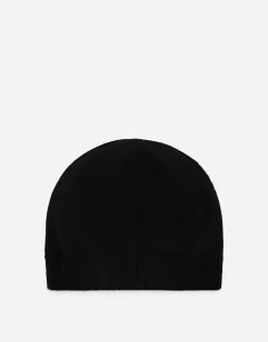 Knit hat with logo tag