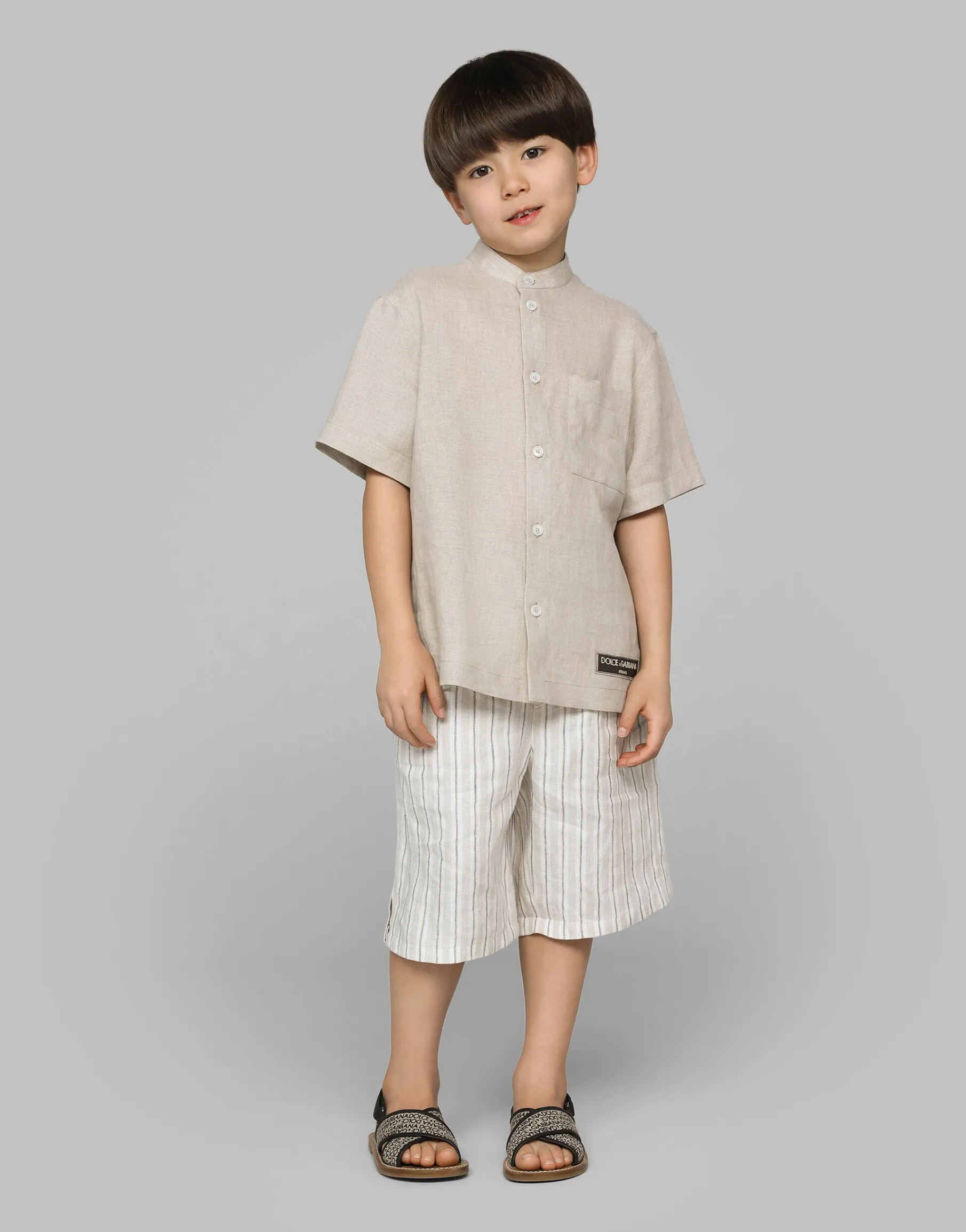 Linen shirt with branded tag