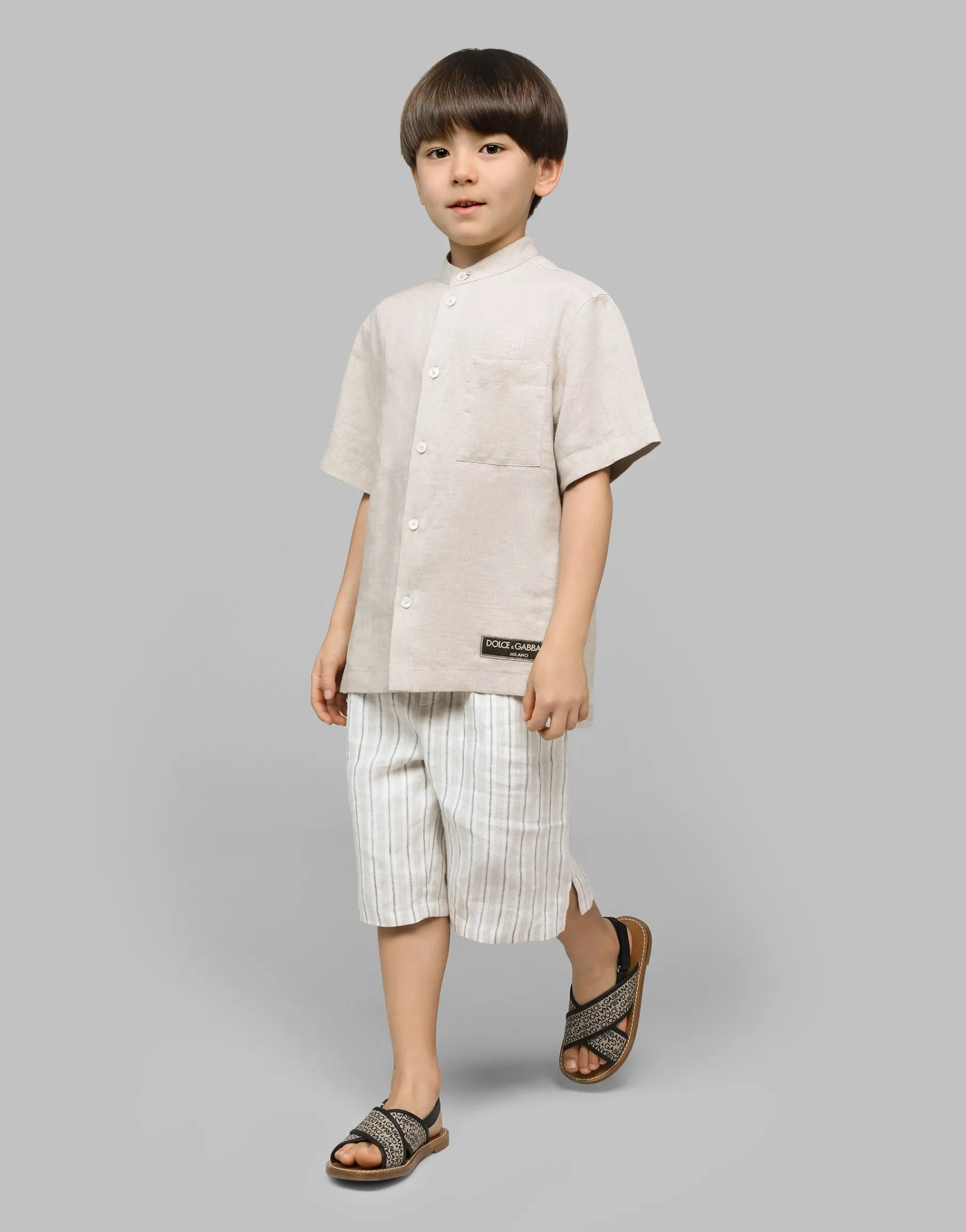 Linen shirt with branded tag