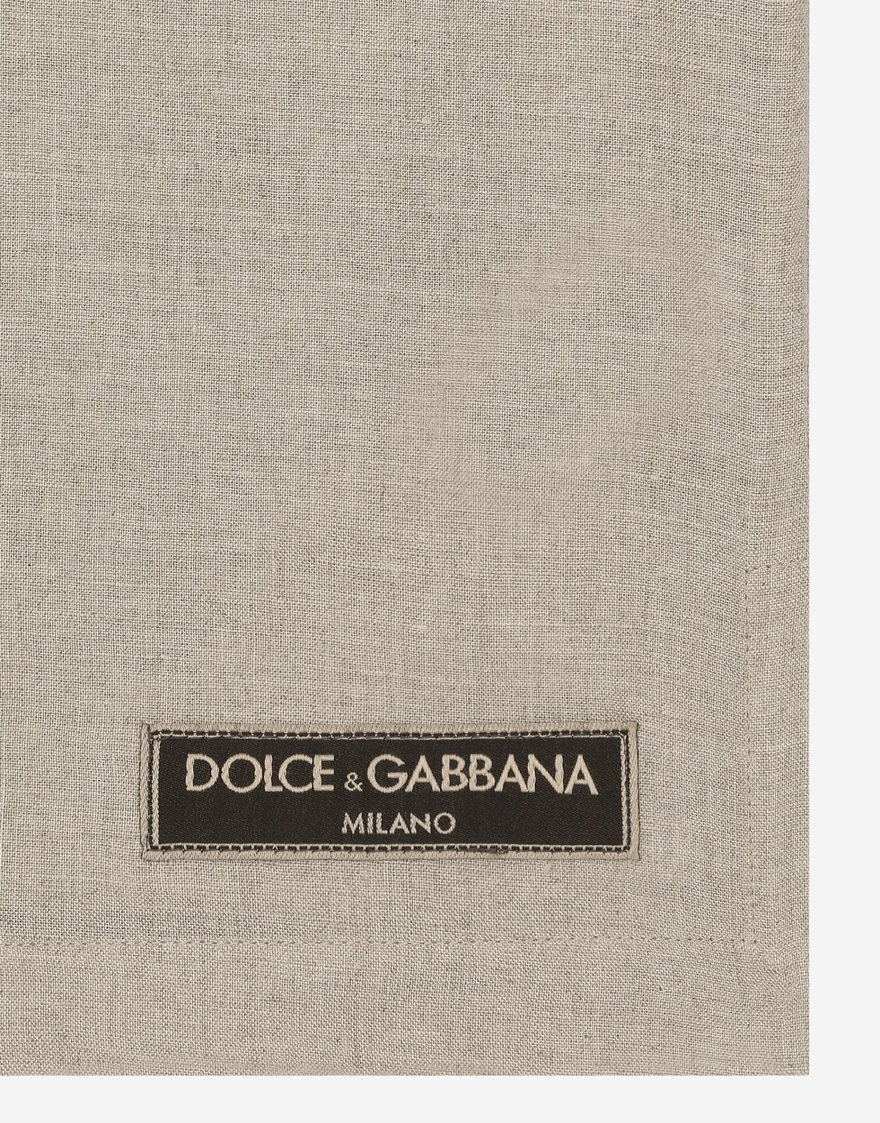 Linen shirt with branded tag