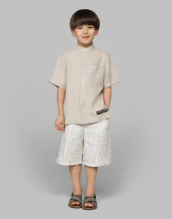 Linen shirt with branded tag