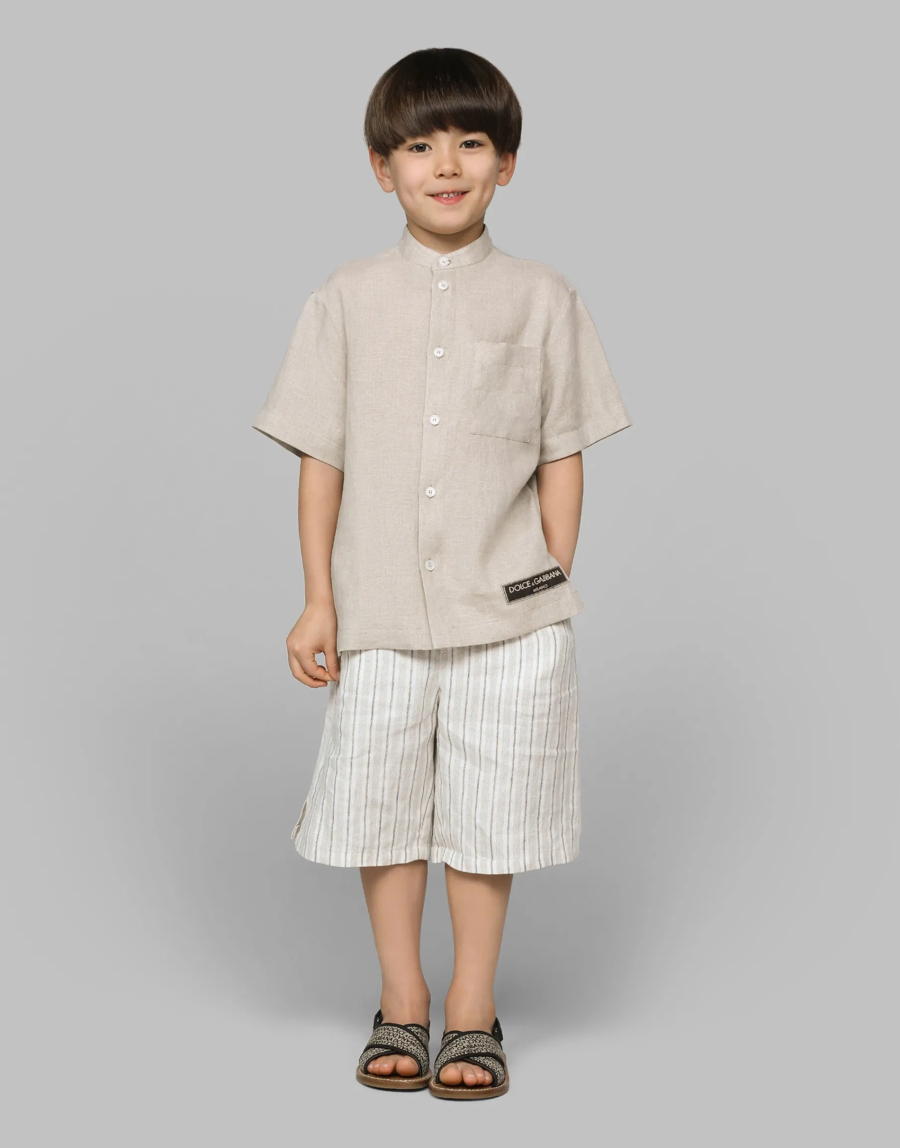 Linen shirt with branded tag