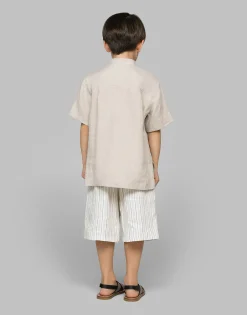 Linen shorts with branded label