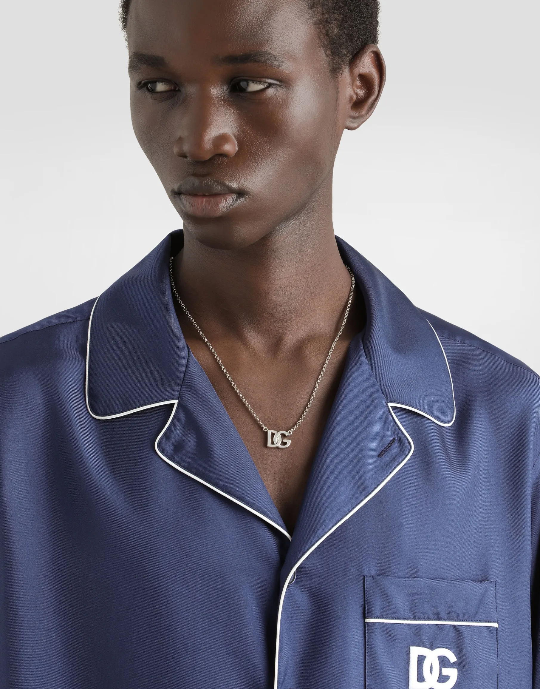 Link choker with DG logo