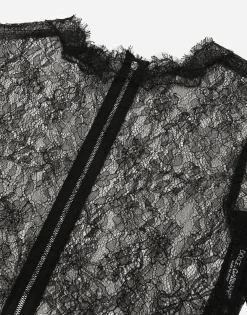 Long-sleeved Chantilly lace crop top