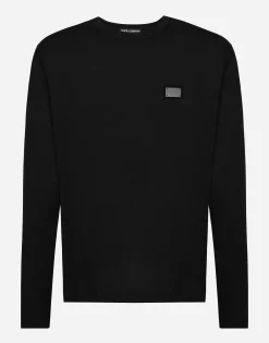 Long-sleeved T-shirt with logo tag