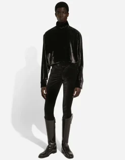 Loose velvet turtleneck with shirt cuffs