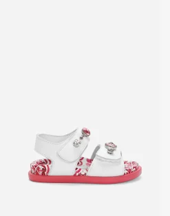 Patent leather sandals with embellishment