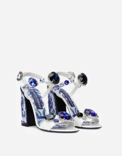 Patent leather sandals with embroidery and painted heel