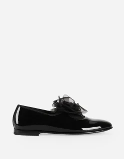 Patent leather slippers with flower appliqué