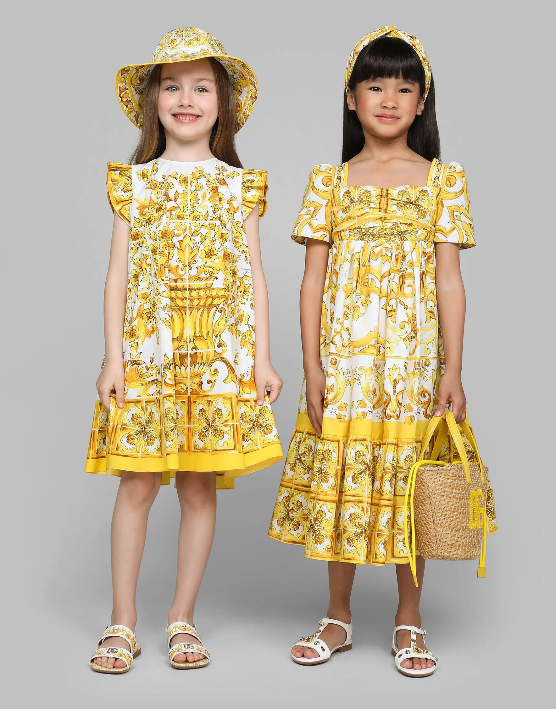 Poplin bucket hat with yellow majolica print