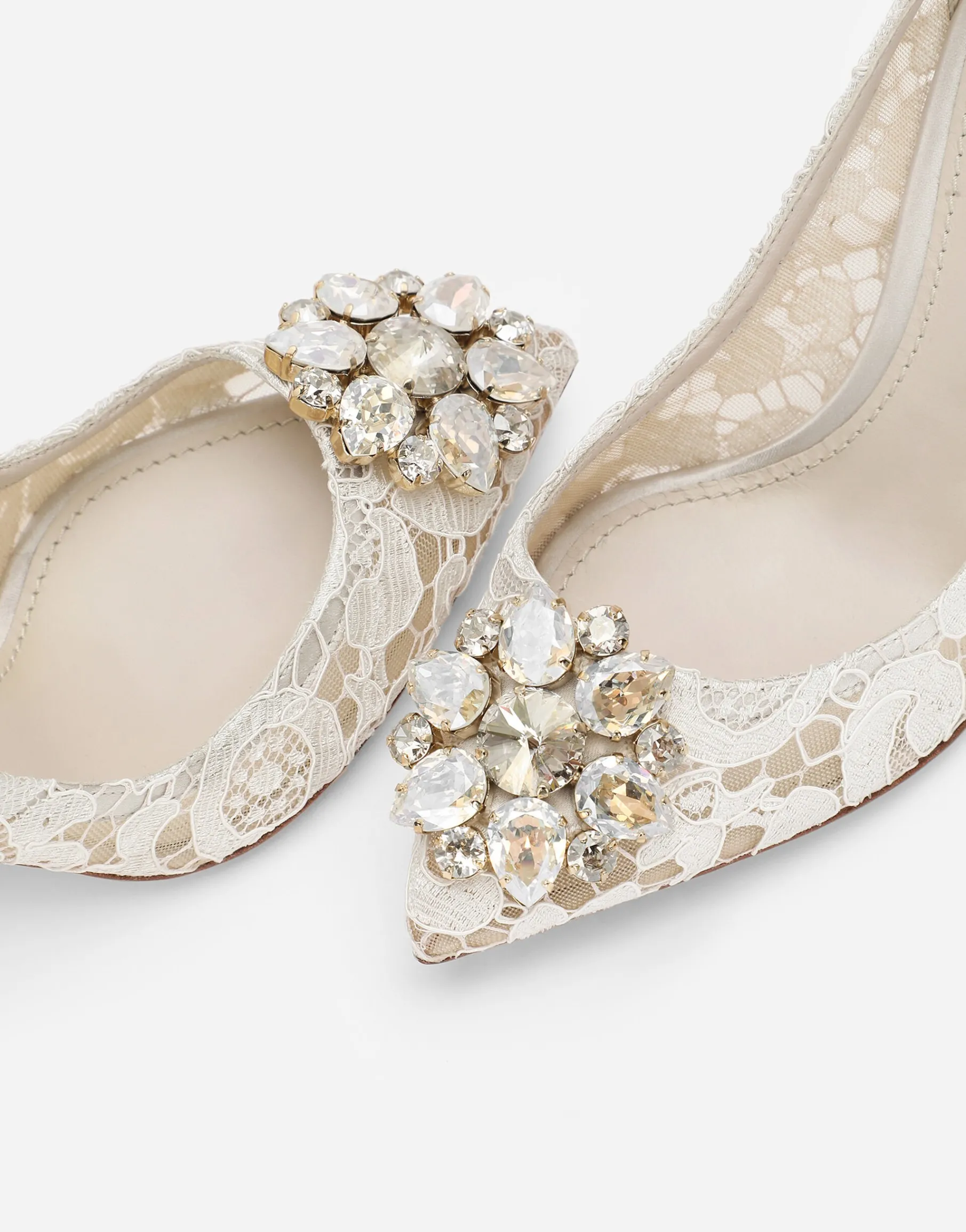 Pump in Taormina lace with crystals