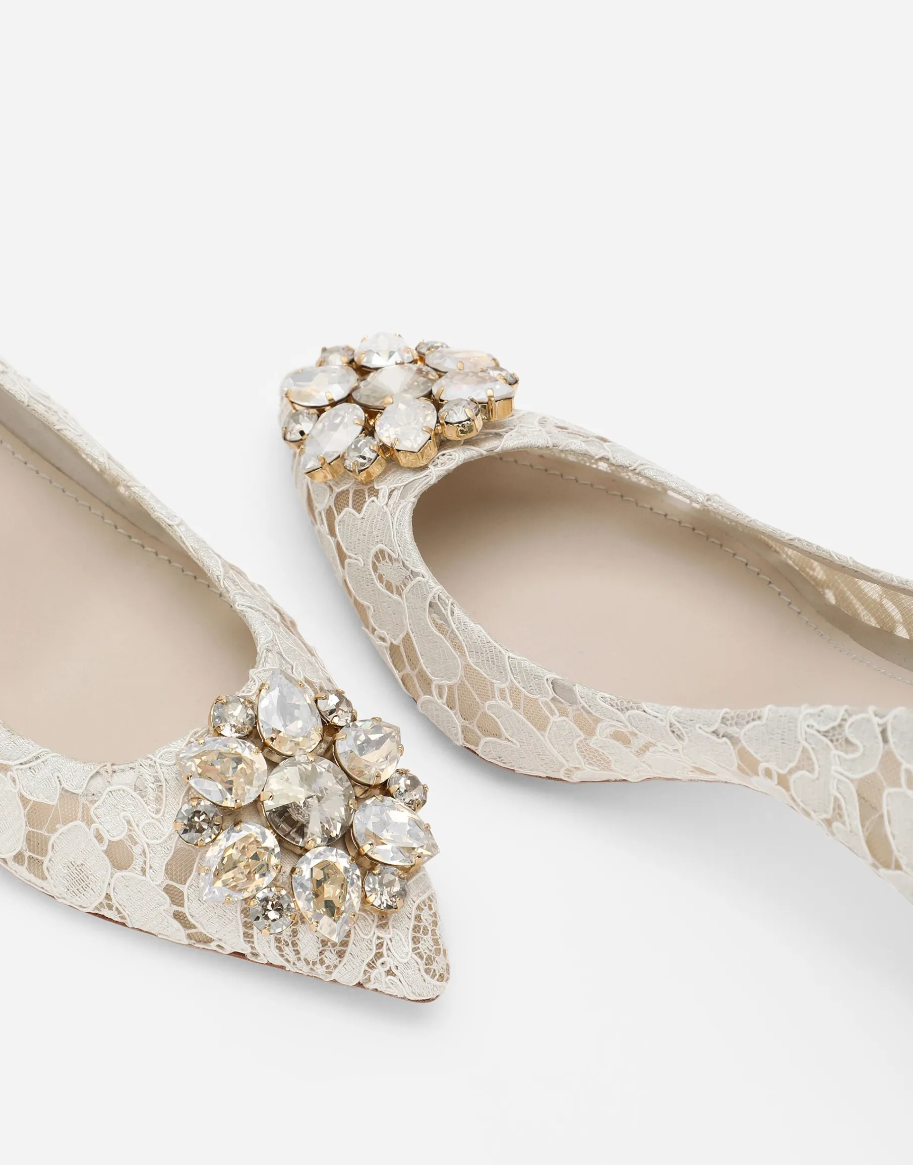 Pump in Taormina lace with crystals