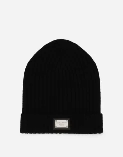 Ribbed knit hat with logo tag