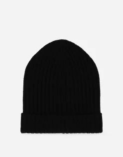 Ribbed knit hat with logo tag