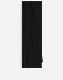 Ribbed knit scarf with logo tag