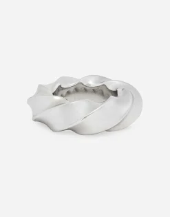Rigid torchon bracelet