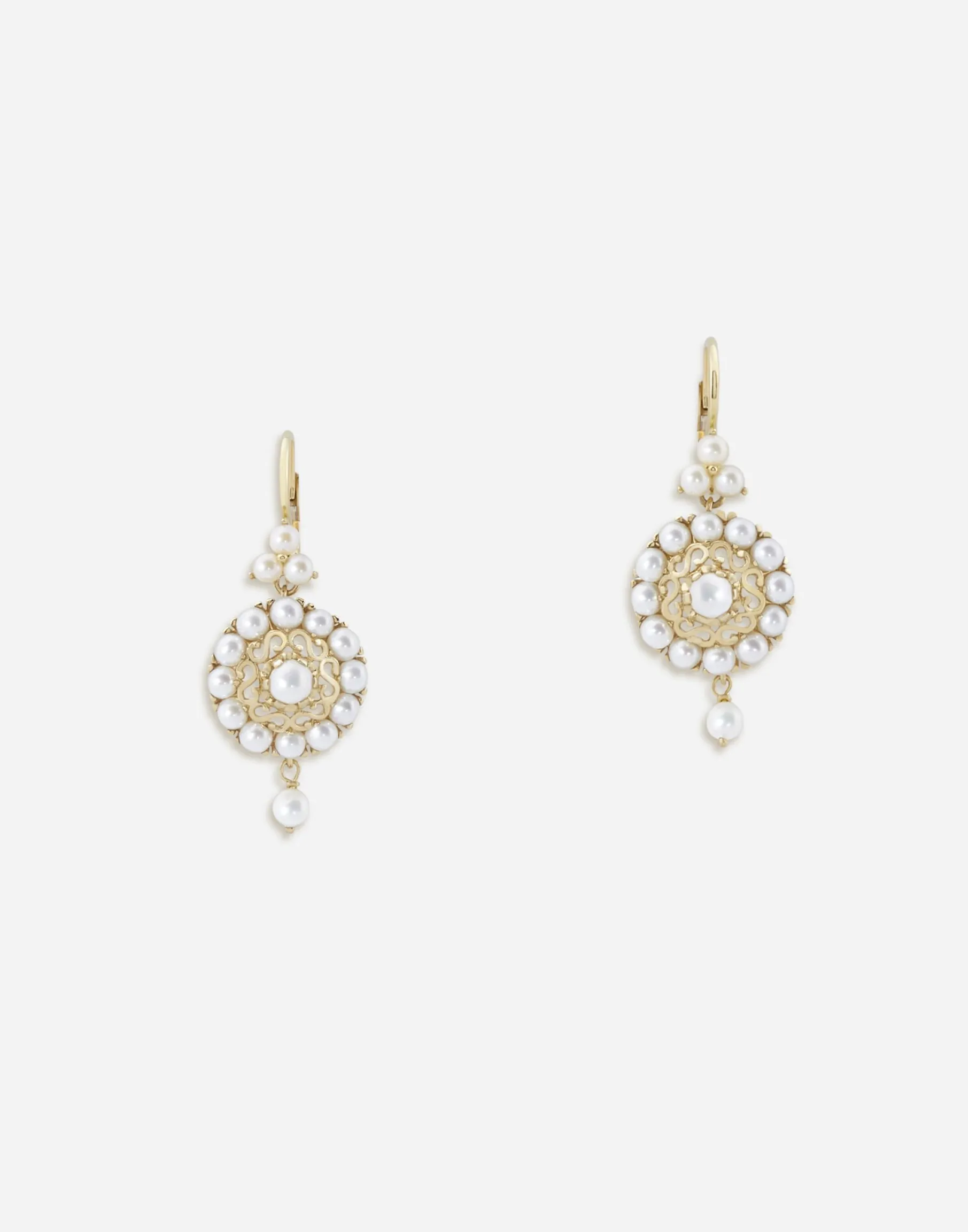 Romance earrings in yellow gold with pearls