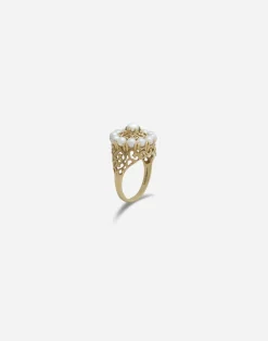 Romance ring in yellow gold and pearls