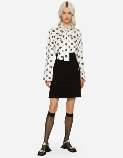 Rush-stitch skirt with side slit