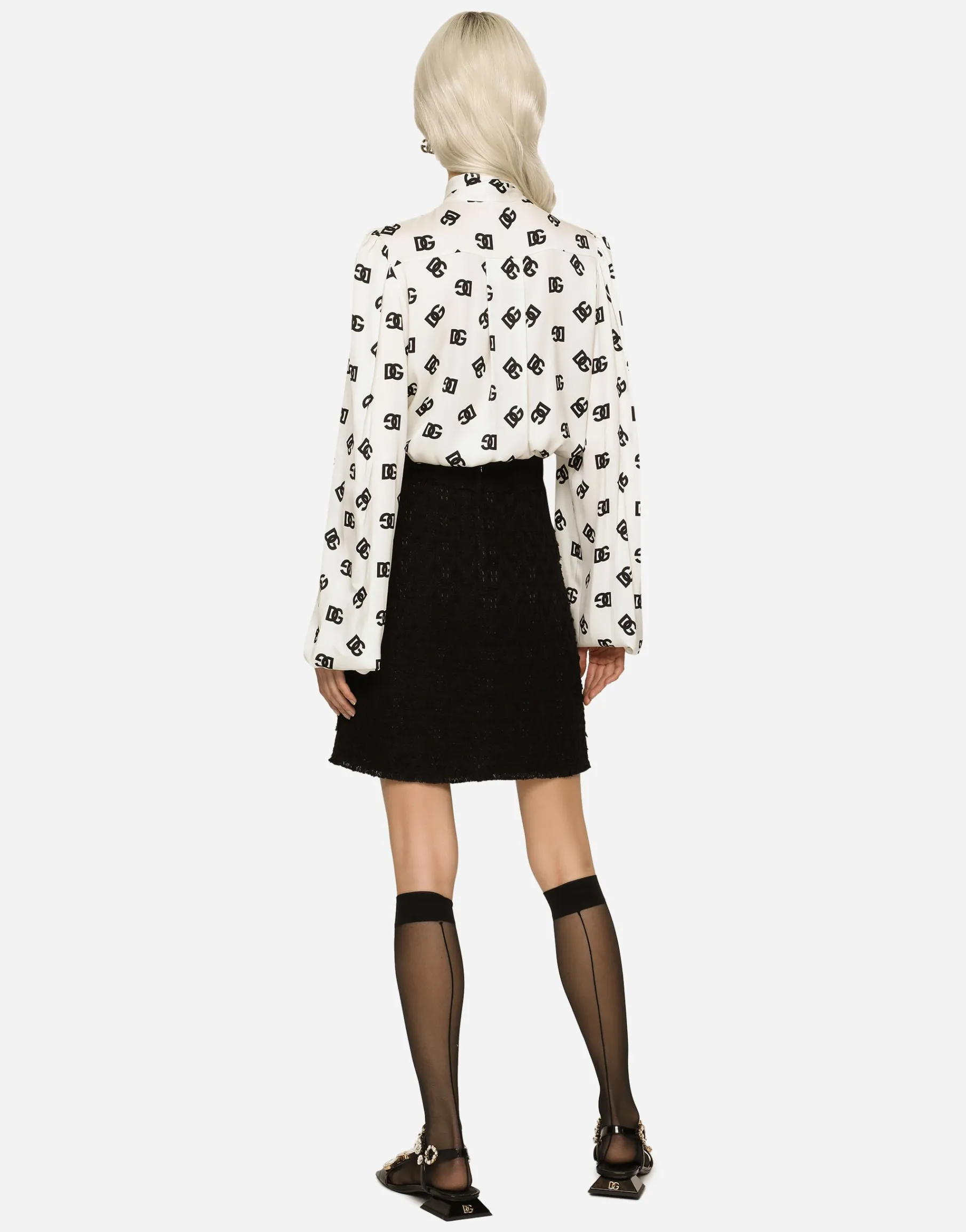 Rush-stitch skirt with side slit