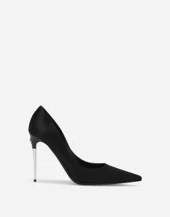 Satin pumps