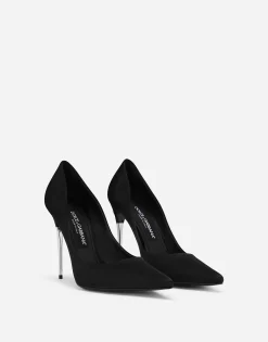Satin pumps