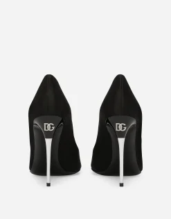Satin pumps
