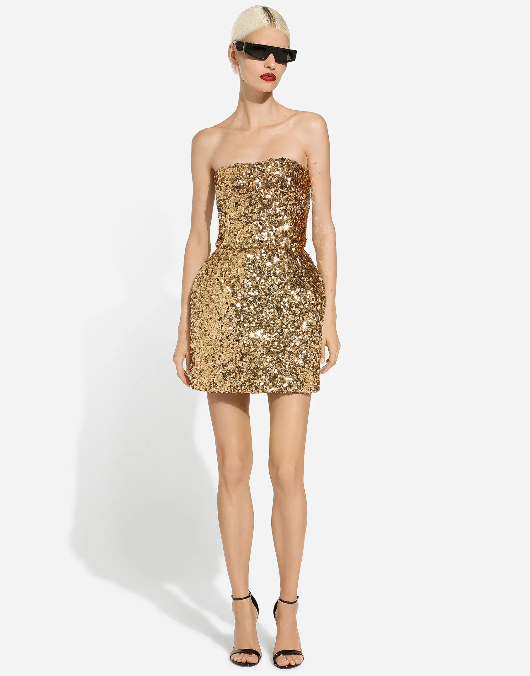 Short sequined strapless dress