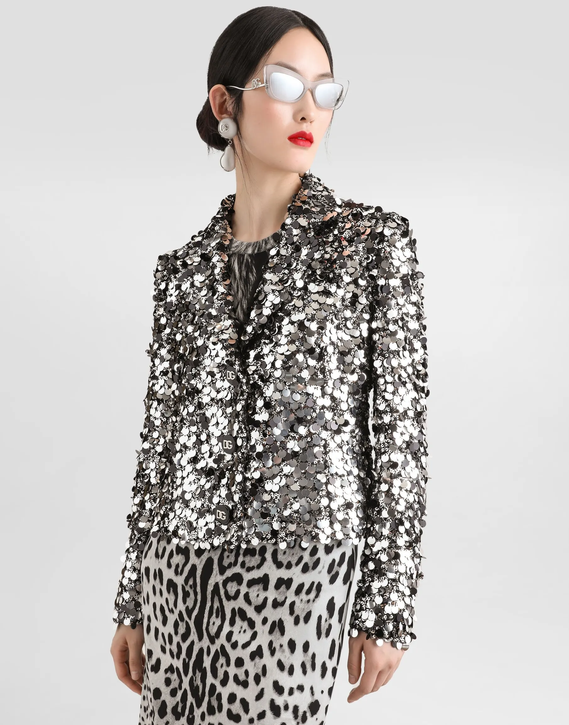 Short single-breasted jacket with sequin embellishment