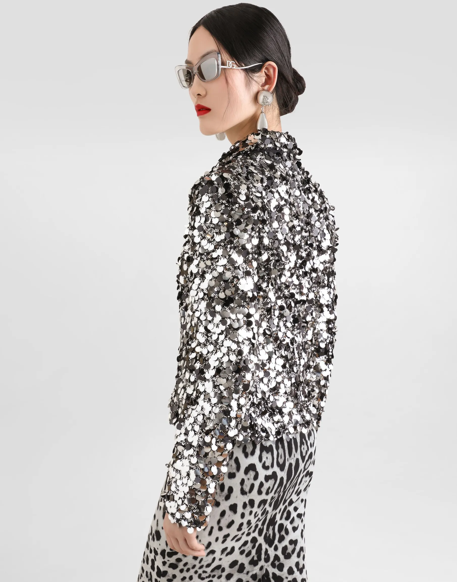 Short single-breasted jacket with sequin embellishment
