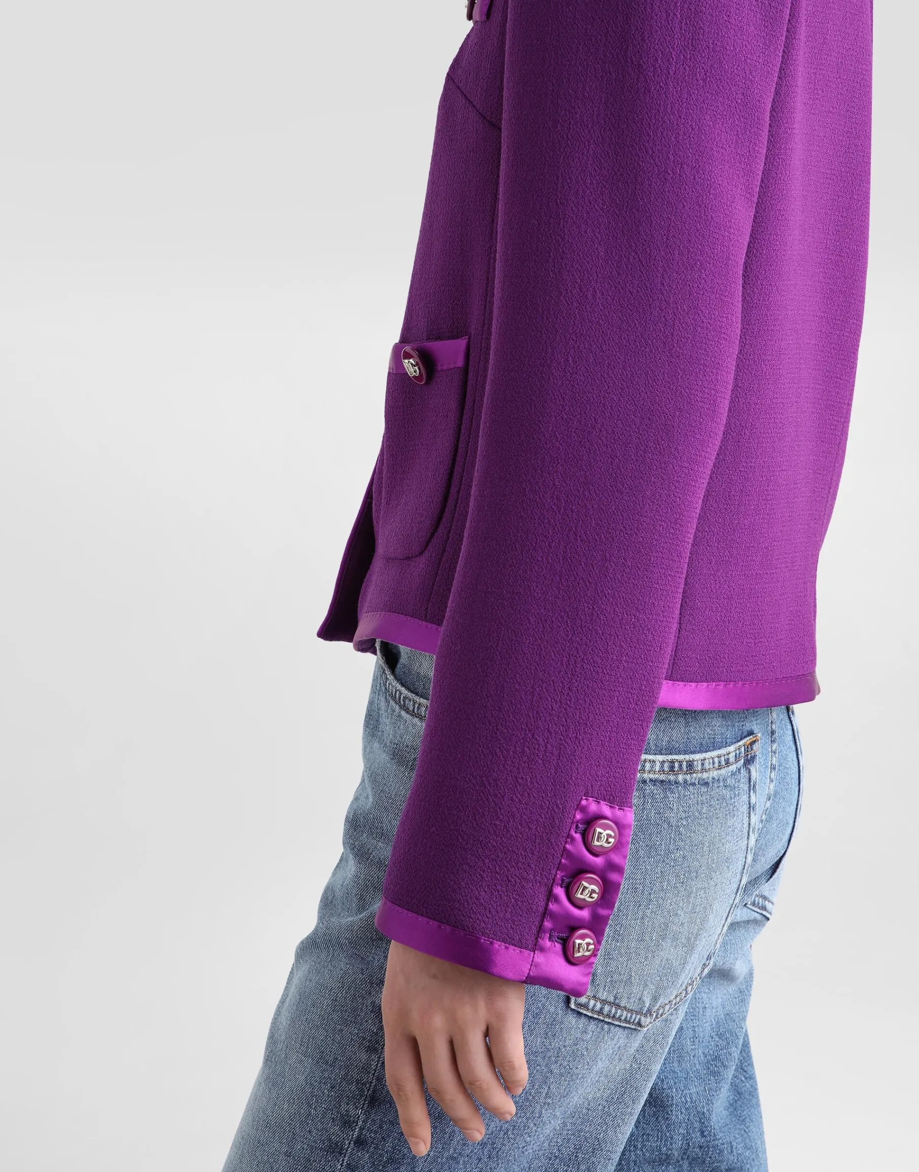 Short single-breasted wool crepe jacket