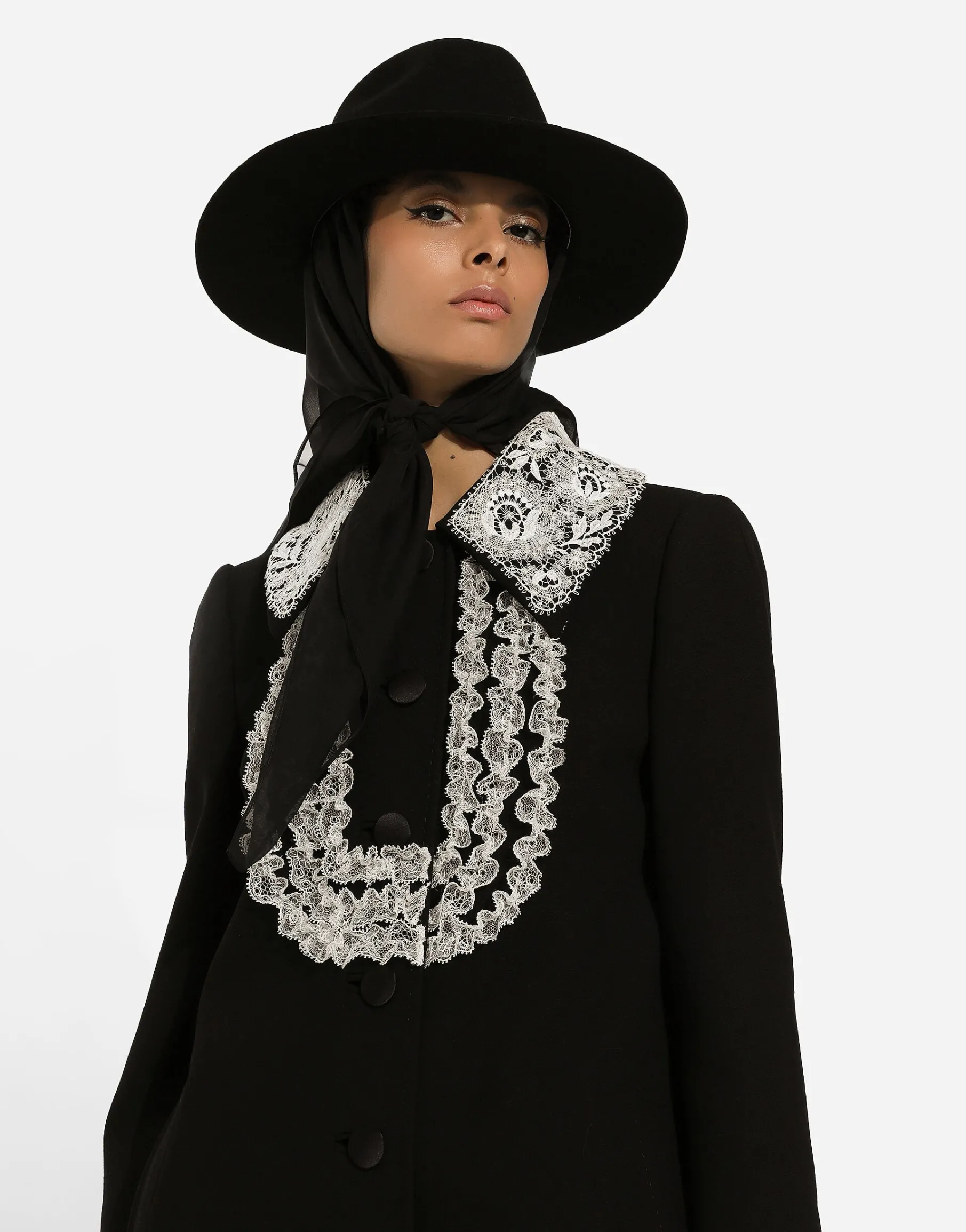 Short wool coat with lace details