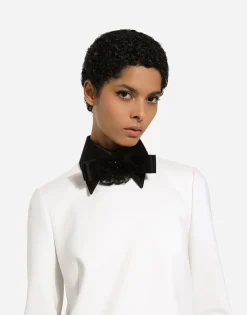 Short woolen dress with satin details