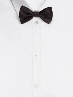 Silk bow tie
