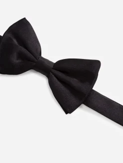 Silk bow tie
