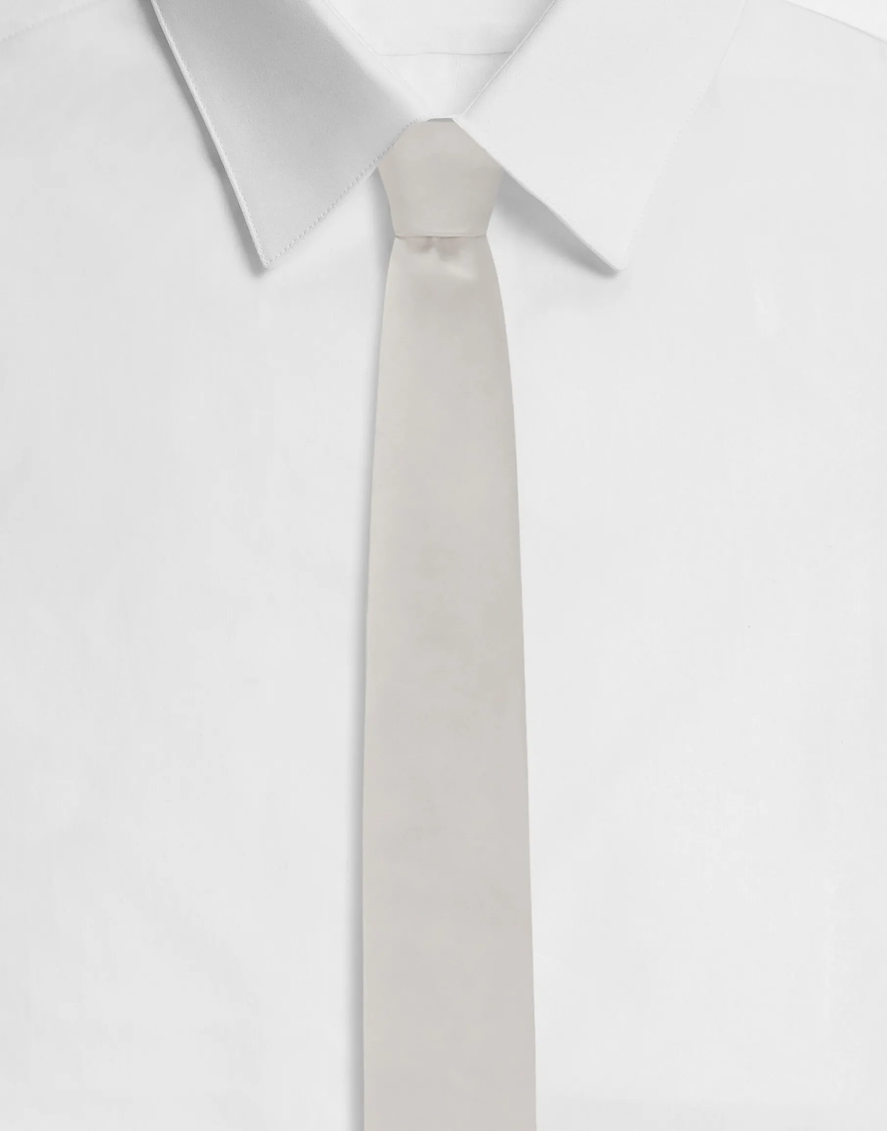 Silk tie with DG logo