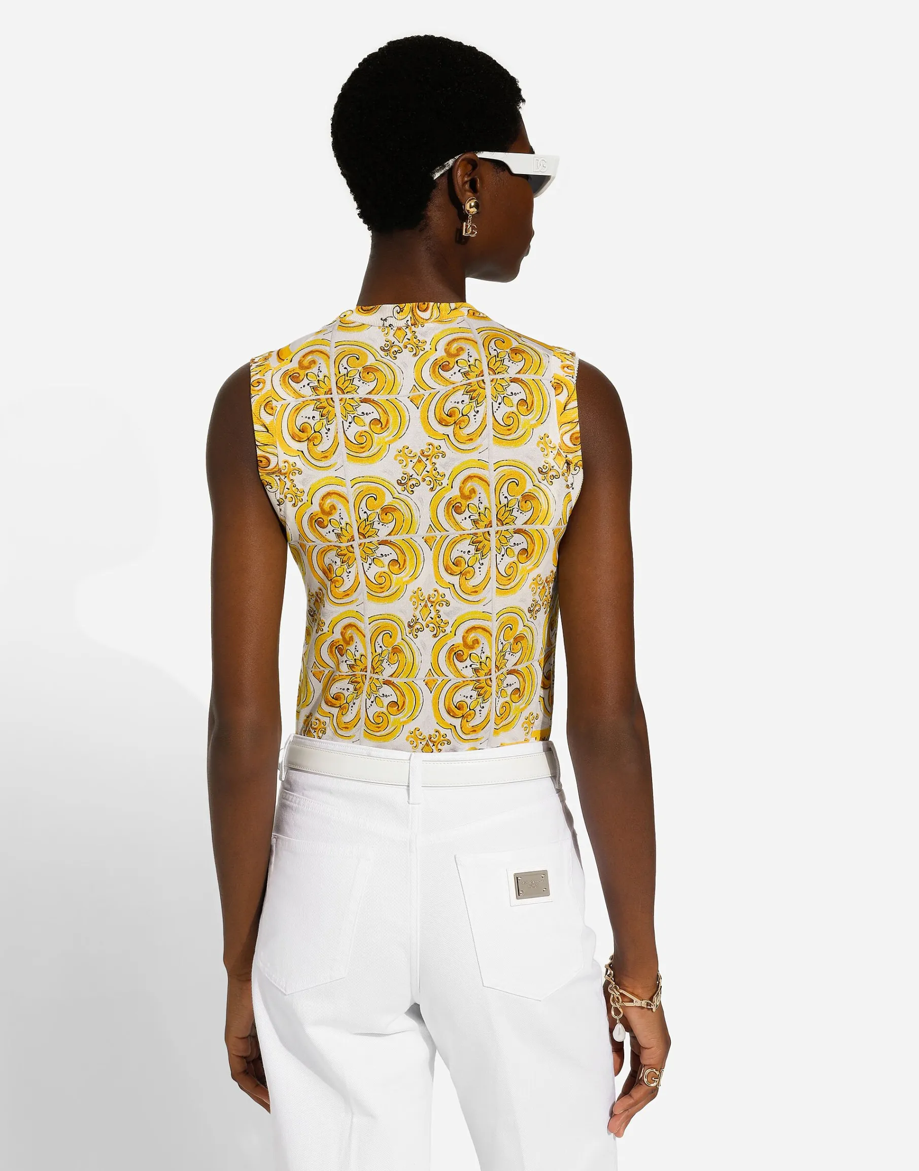 Sleeveless silk sweater with majolica print