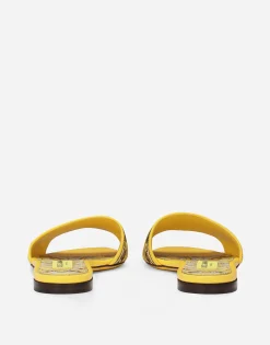 Sliders with embroidered majolica pattern